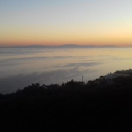 Perigiali Layrio Otel Agia Marina Mikrolimanou Dış mekan fotoğraf